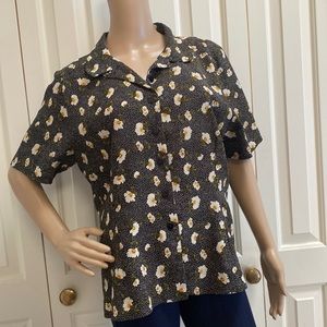 Kathie Lee Womens Size 16 Button Front Blouse. Black with floral print